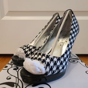 Rampage Houndstooth Peeptoe Pumps